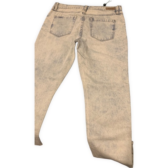 New Jeans - Picture 3 of 8